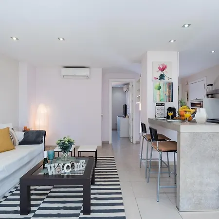 Modern 1 Bedroom , Centre, 250m Beach Iberest Apartment